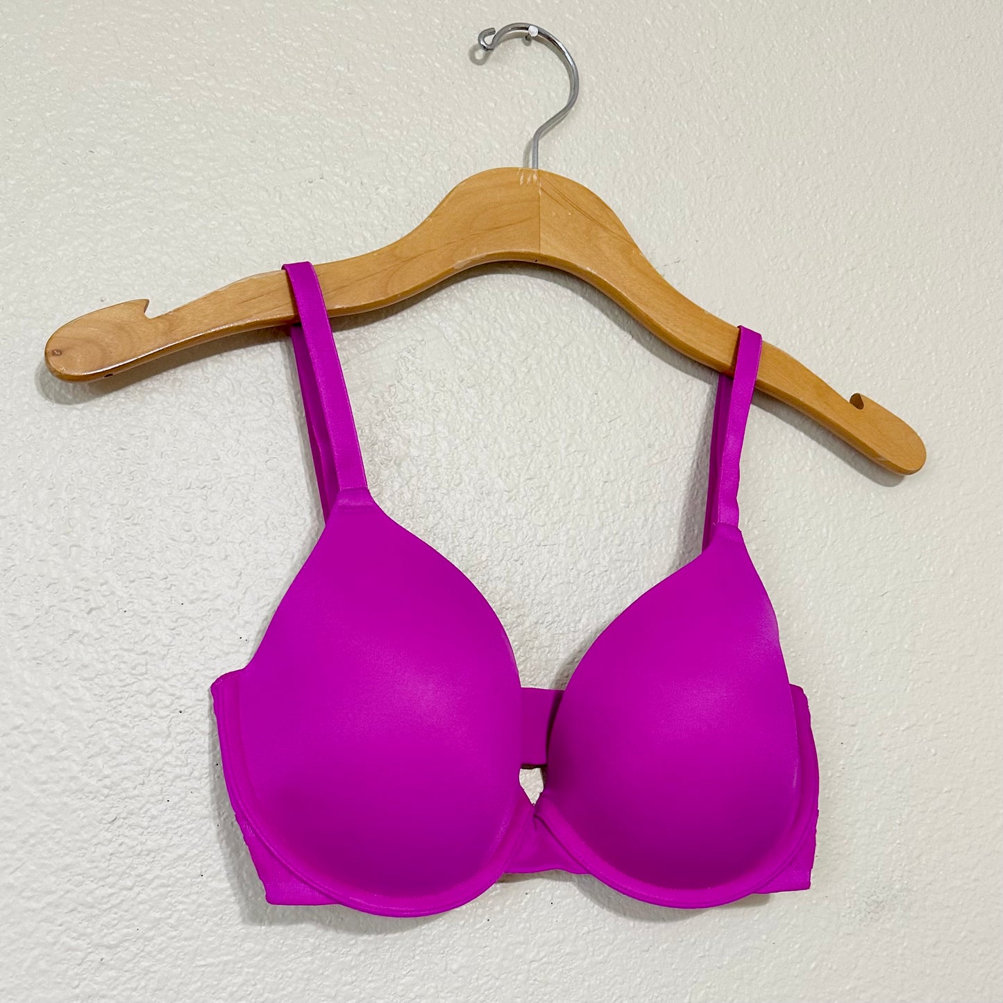 Victoria’s Secret PINK Wear Everywhere Lightly Lined T-Shirt Bra | 32DD