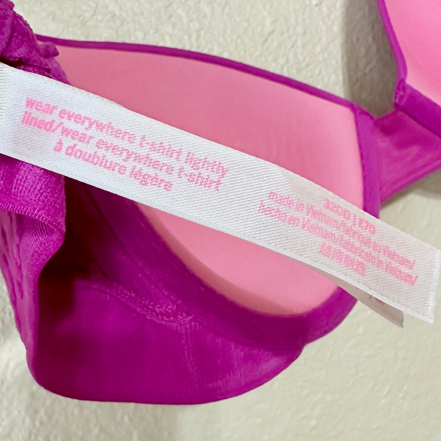 Victoria’s Secret PINK Wear Everywhere Lightly Lined T-Shirt Bra | 32DD