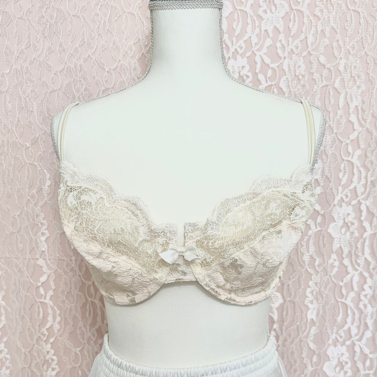 Victoria’s Secret Gold Label Vintage Lace Bra | 38D