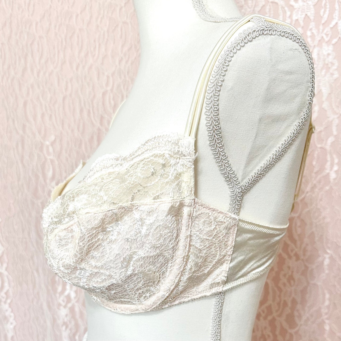 Victoria’s Secret Gold Label Vintage Lace Bra | 38D