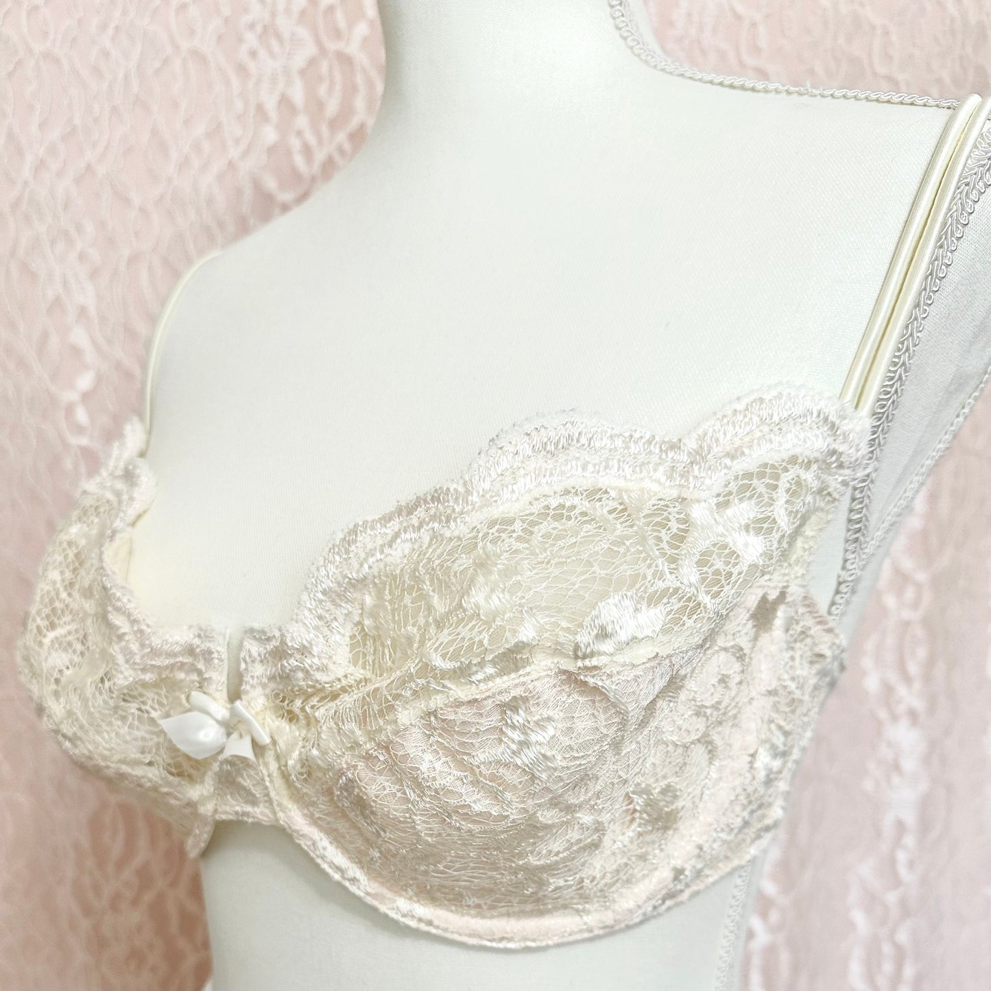 Victoria’s Secret Gold Label Vintage Lace Bra | 38D