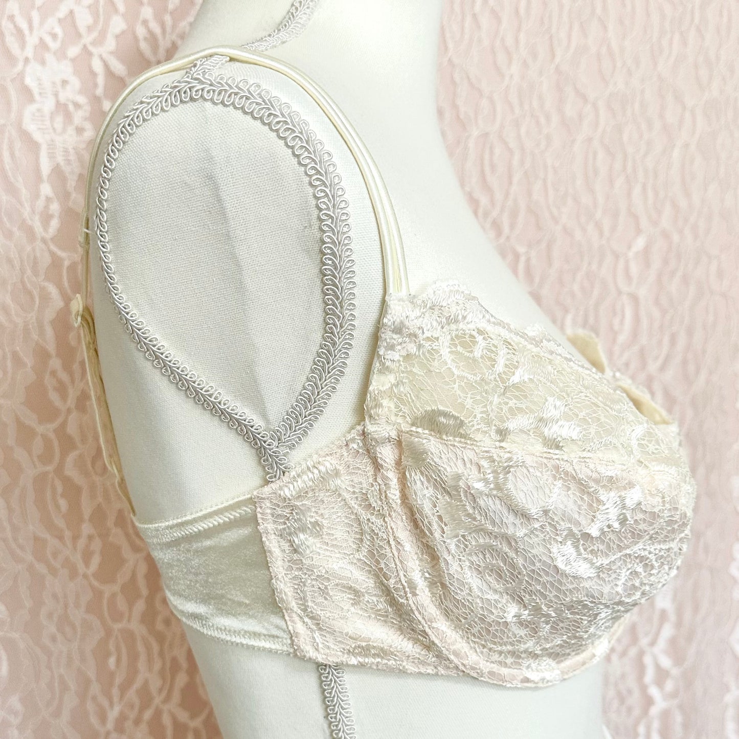 Victoria’s Secret Gold Label Vintage Lace Bra | 38D