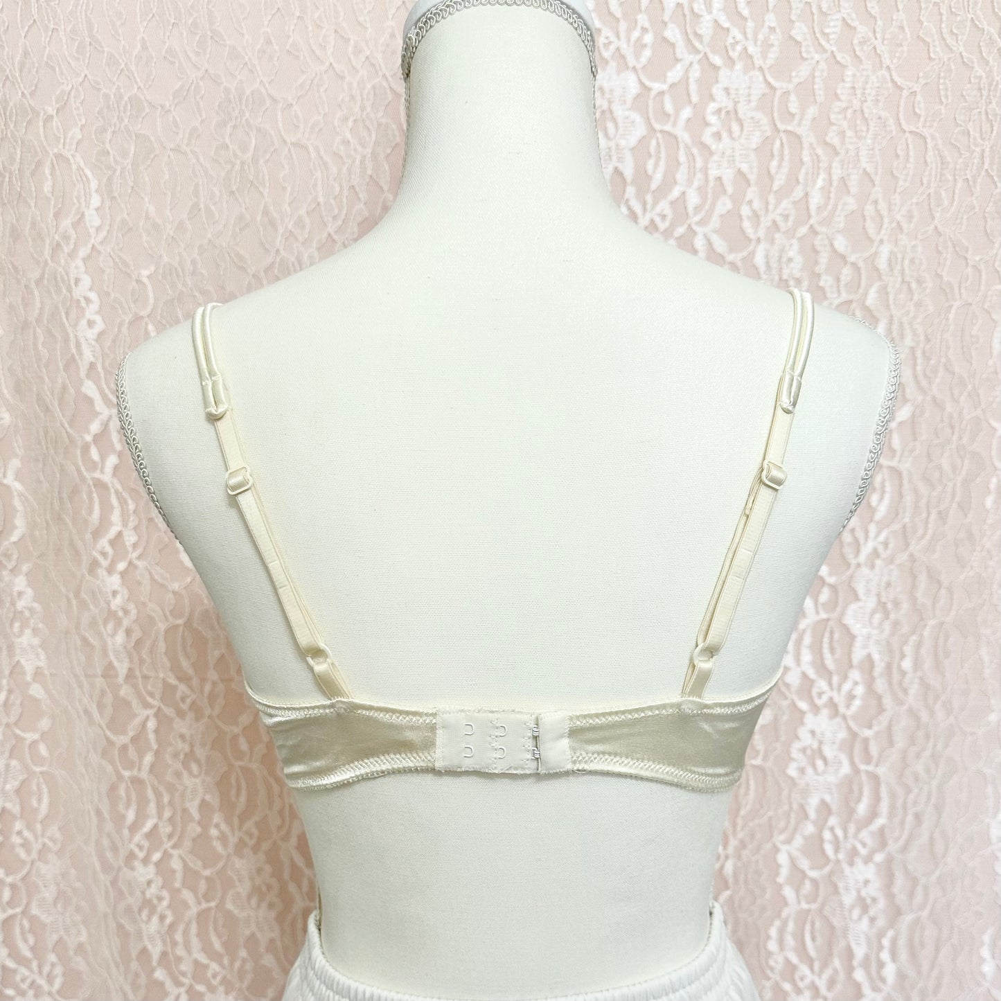 Victoria’s Secret Gold Label Vintage Lace Bra | 38D