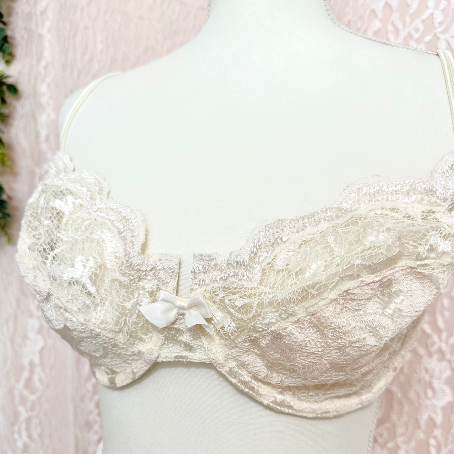 Victoria’s Secret Gold Label Vintage Lace Bra | 38D