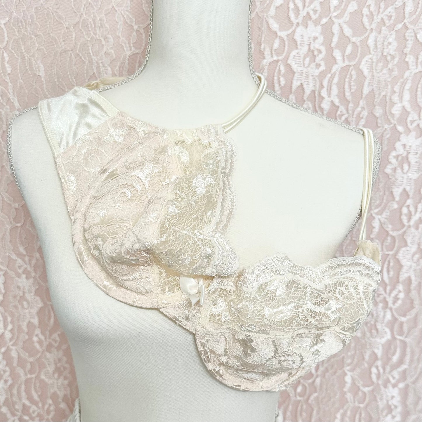 Victoria’s Secret Gold Label Vintage Lace Bra | 38D