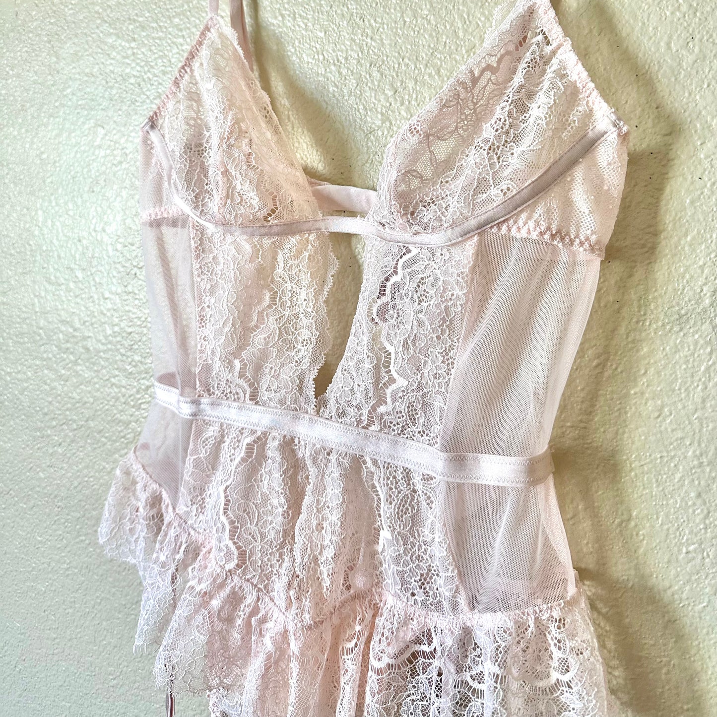 x Sold x Victoria’s Secret Light Pink Lace Ruffle Crotchless Teddy | M