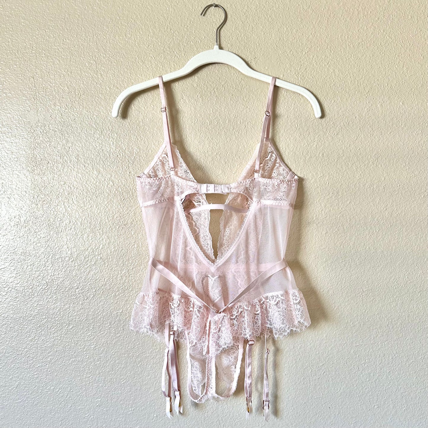 x Sold x Victoria’s Secret Light Pink Lace Ruffle Crotchless Teddy | M