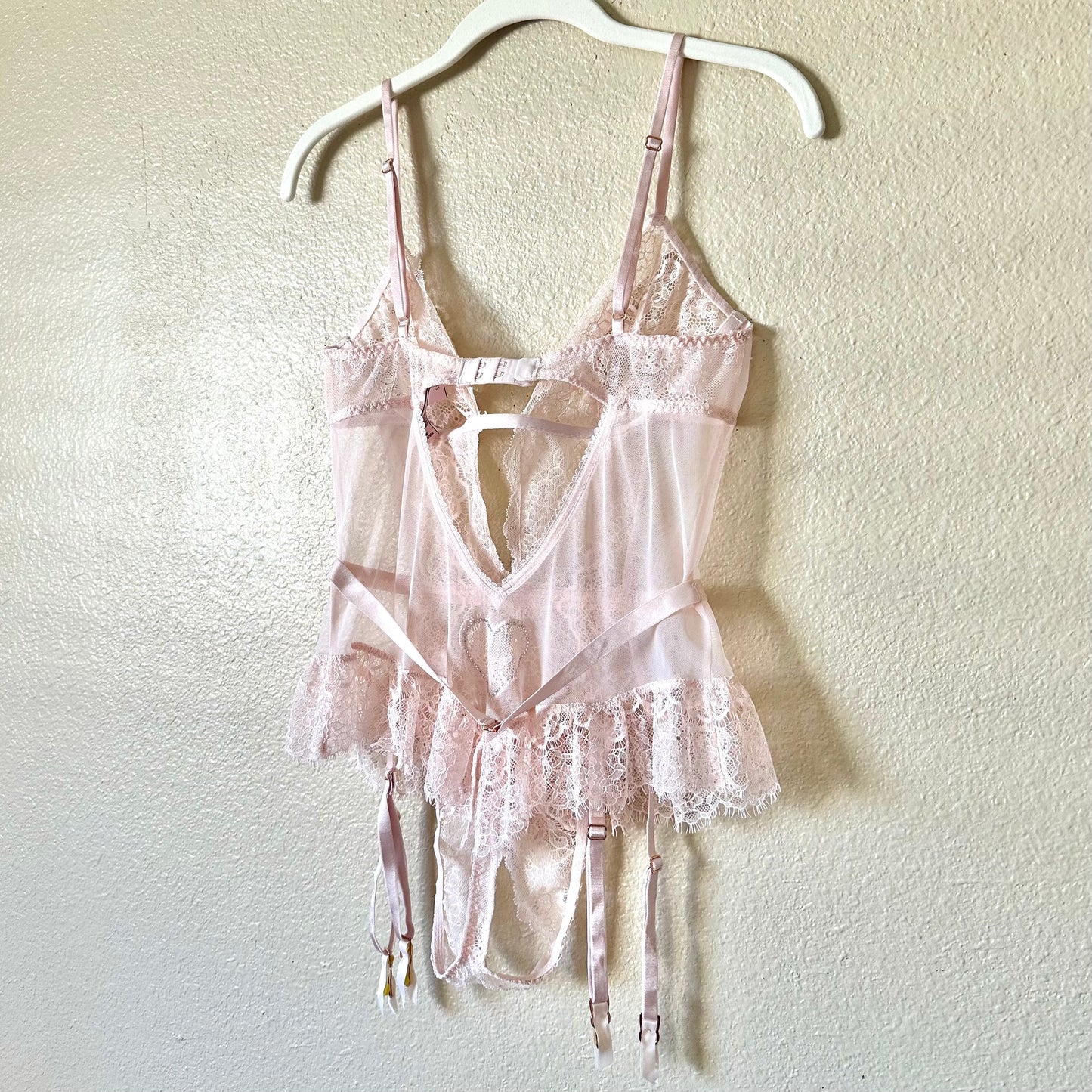 x Sold x Victoria’s Secret Light Pink Lace Ruffle Crotchless Teddy | M