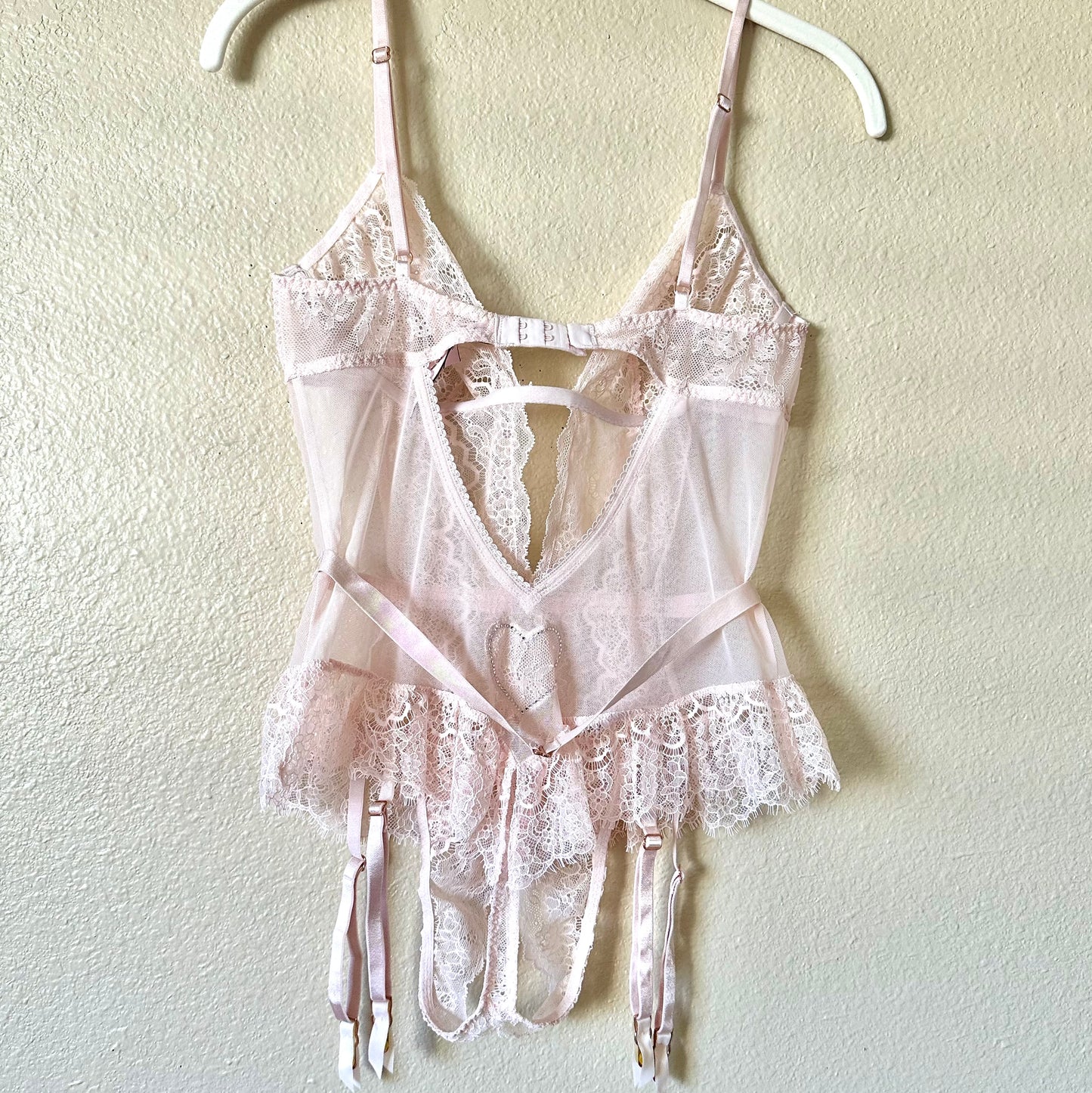 x Sold x Victoria’s Secret Light Pink Lace Ruffle Crotchless Teddy | M