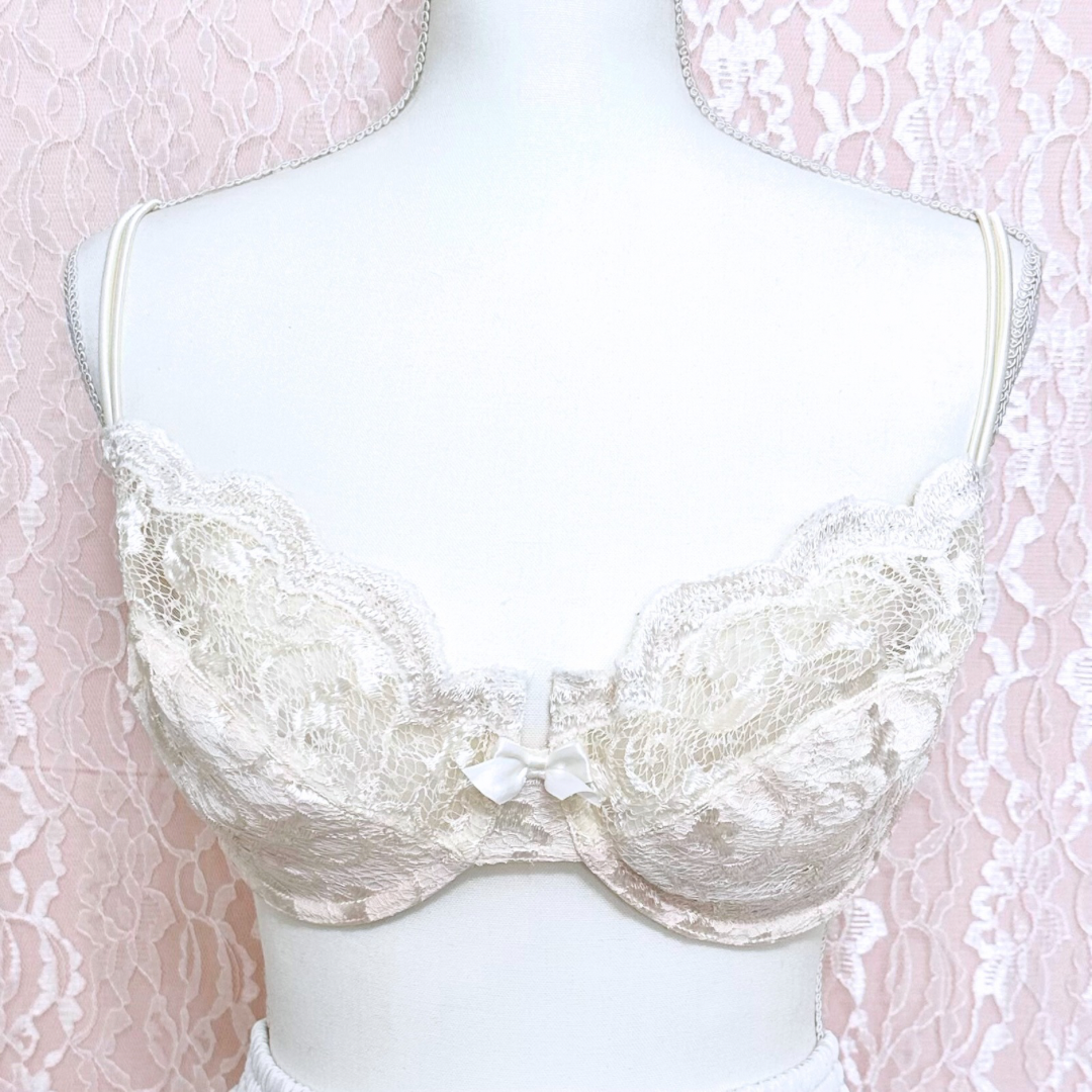 Victoria’s Secret Gold Label Vintage Lace Bra | 38D