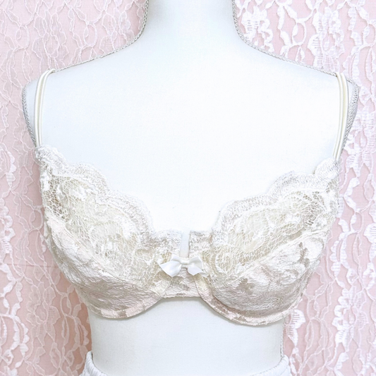 Victoria’s Secret Gold Label Vintage Lace Bra | 38D