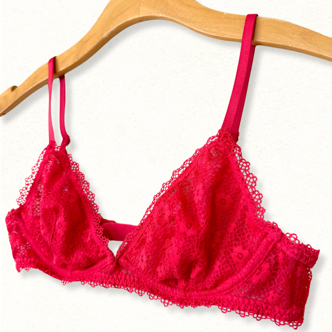 *New* Victoria’s Secret Red Floral Lace Bralette | S